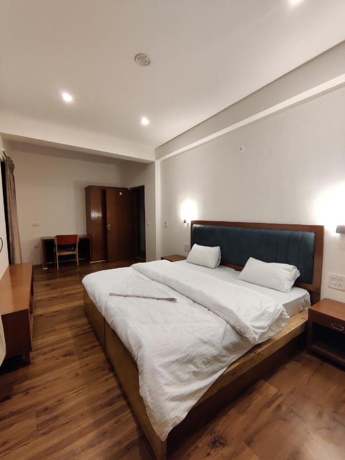 Отель Rock Castle Residency Лех Экстерьер фото